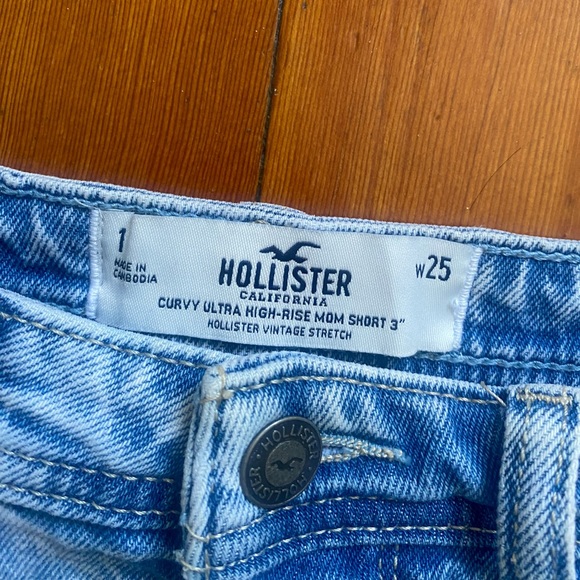 Hollister // High waisted shorts - Picture 2 of 3